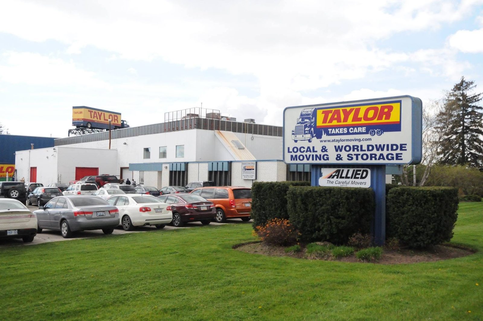 Taylor Moving's local and worldwide moving and storage office and warehouse